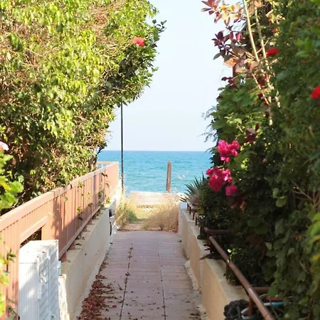 Spiros Seaside No.7 Meneou